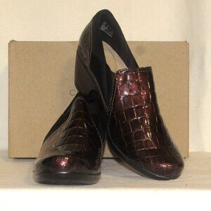New Womens Ladies CLARKS Brown Patent Leather Moc Croc Loafers 9 M Orig $115